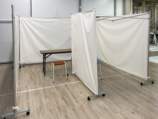 中央に間仕切り可能